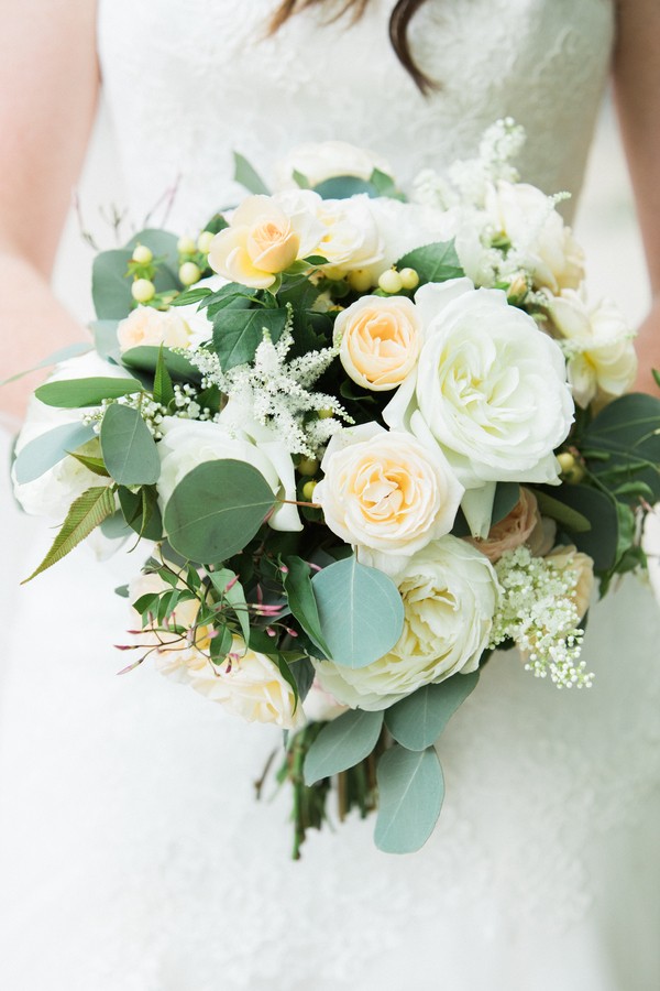 Romantic Ivory and Peach bouquet